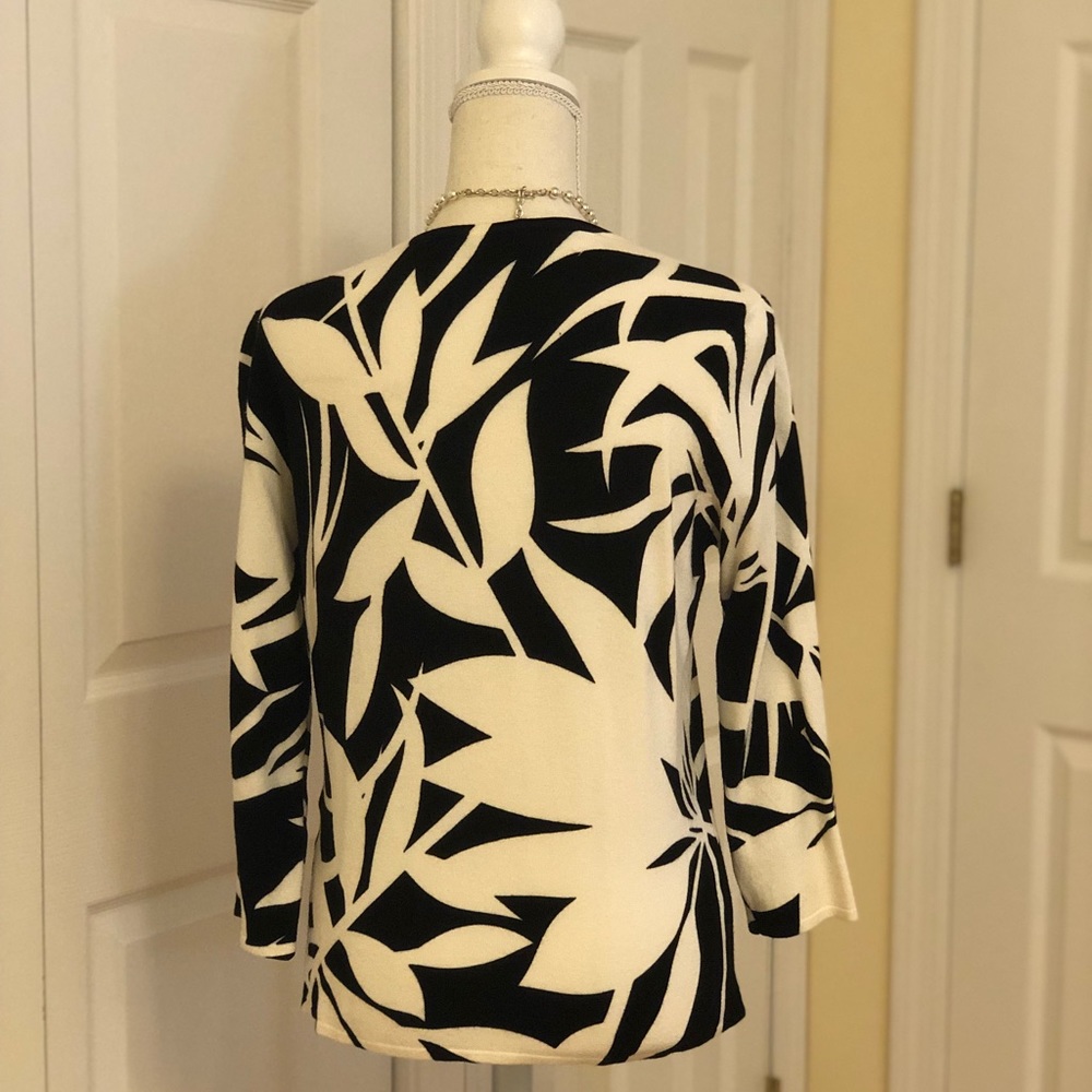 Button down sweater - Picture 2 of 6